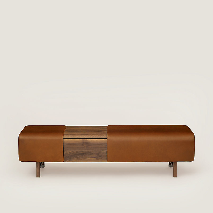 Les Necessaires d'Hermes long bench. | Hermès Mainland China